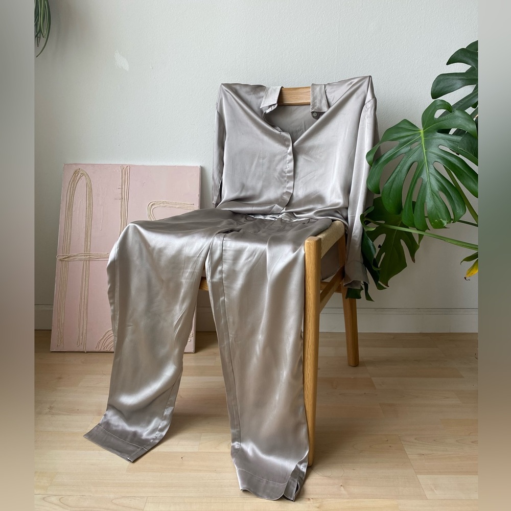 9. AM ⏰ Silk blouse & trousers set